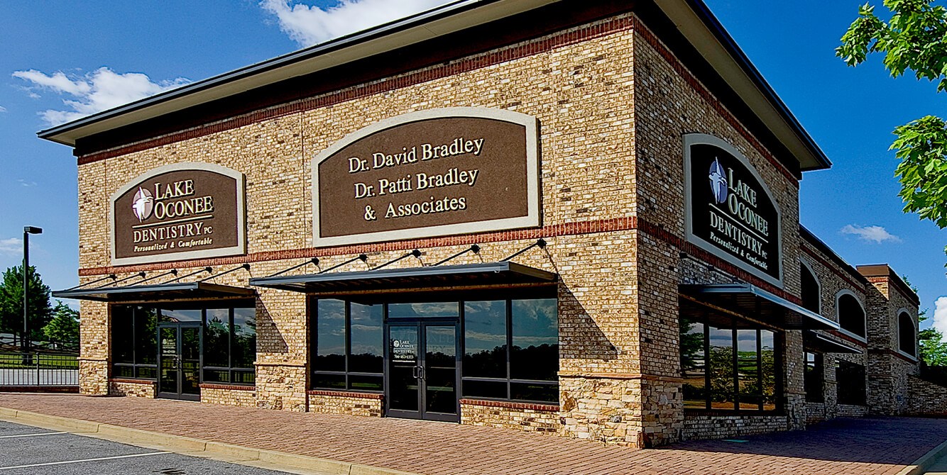 Outside view of Lake Oconee Dentistry in Greensboro Georgia